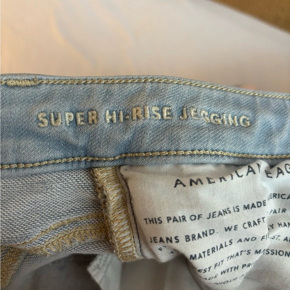 American Eagle Light Wash Super Hi-Rise Jegging - Picture 2 of 4